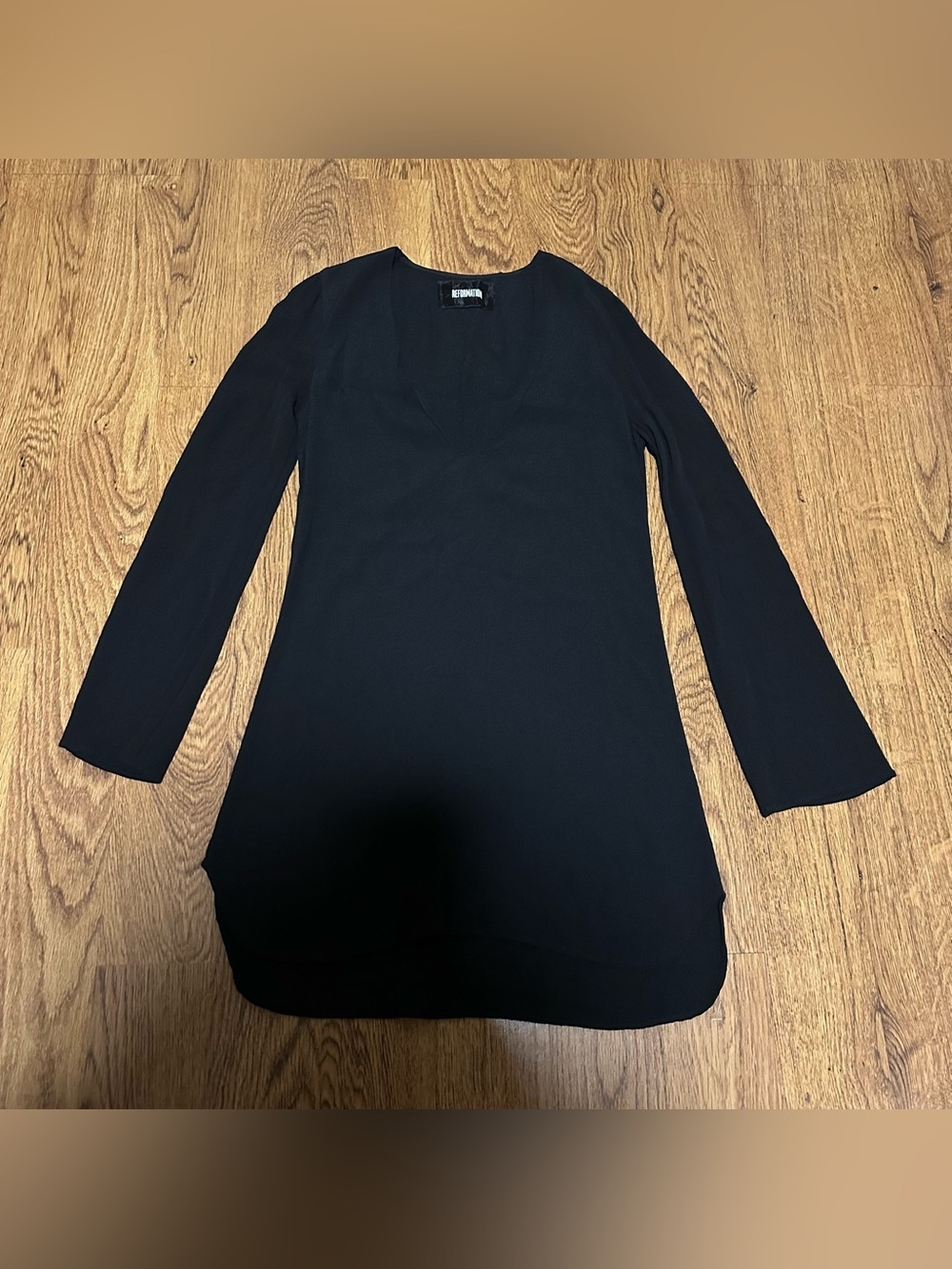 Reformation Black mini dress long sleeve v neck size XXS LBD classic
